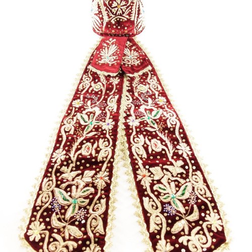 Díszes bánáti hímzett főkötő