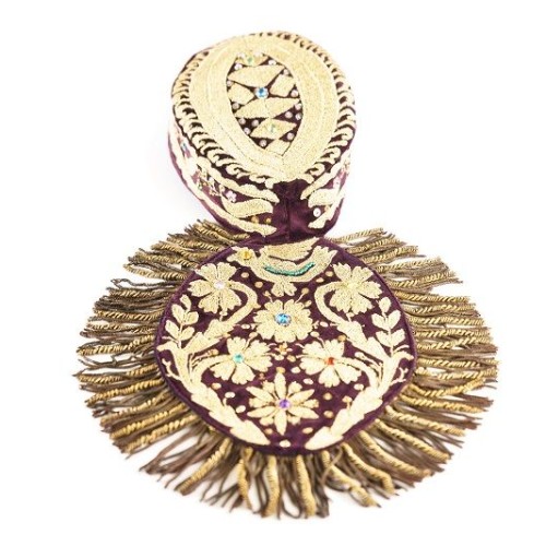 Díszes bánáti hímzett főkötő