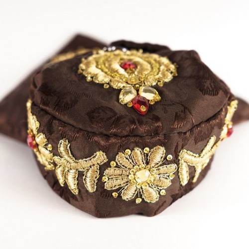 Bánáti hímzett főkötő