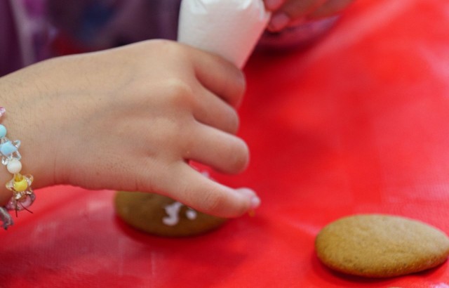 Népviselet bemutató és húsvéti kézműves foglalkozás - Talentum zene/tánc/dráma workshop (2) - 'Magyar-Szerb népi motívumok'